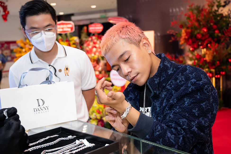 Dàn Sao Việt Trong Ngày Danny Jewelry Tưng Bừng Khai Trương Gian Hàng Tại Gigamall Thủ Đức 