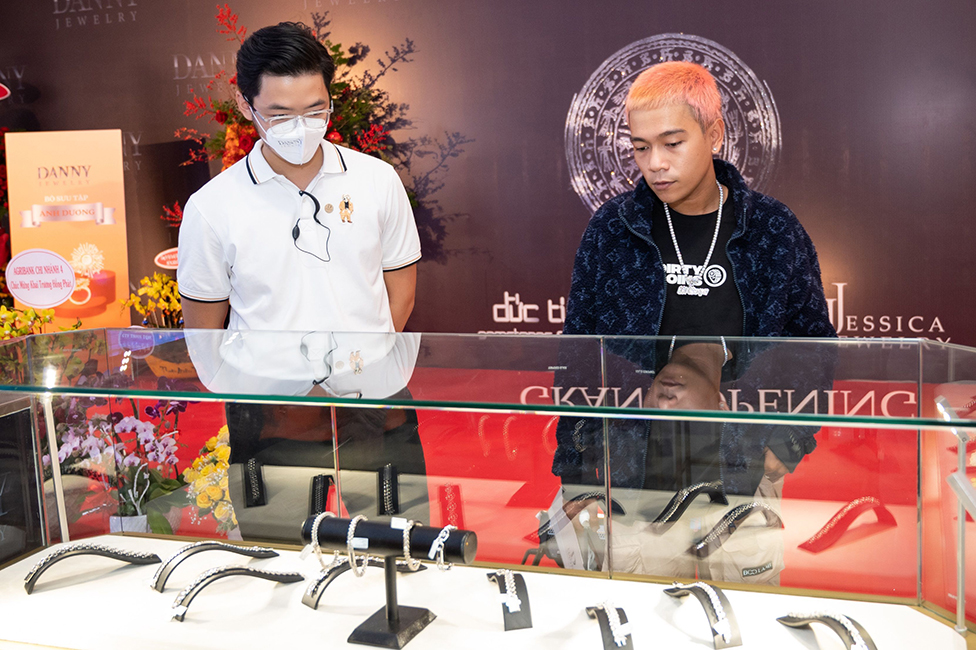 Dàn Sao Việt Trong Ngày Danny Jewelry Tưng Bừng Khai Trương Gian Hàng Tại Gigamall Thủ Đức 