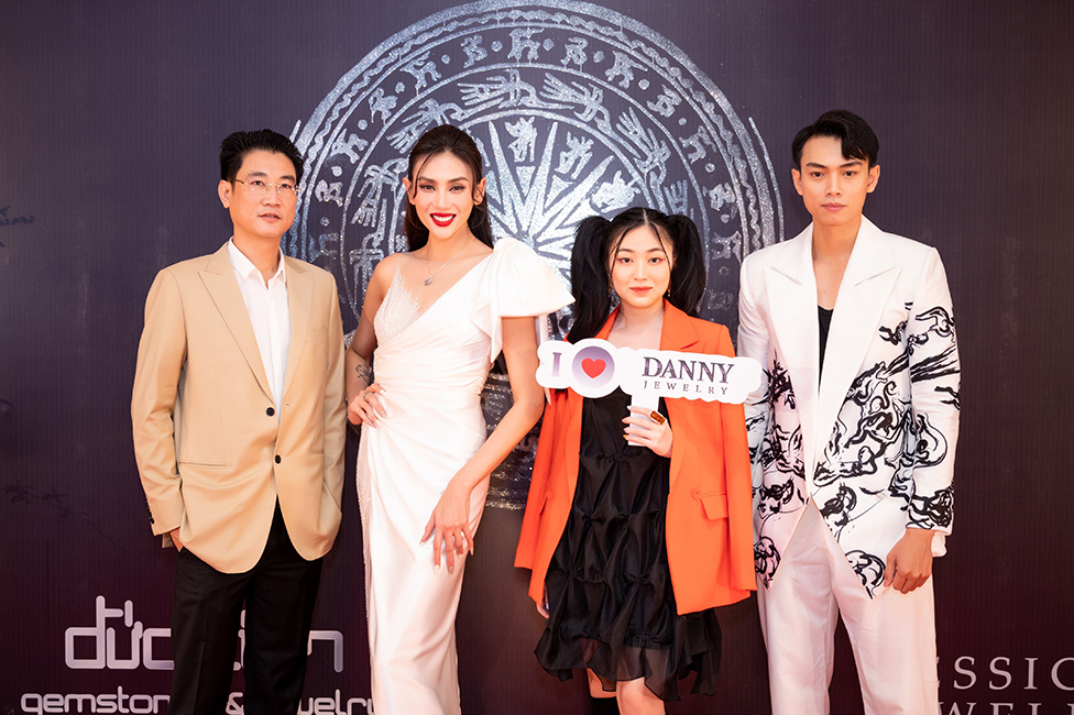 Dàn Sao Việt Trong Ngày Danny Jewelry Tưng Bừng Khai Trương Gian Hàng Tại Gigamall Thủ Đức 